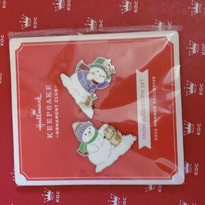 2018 member exclusive snow buddy's pin set